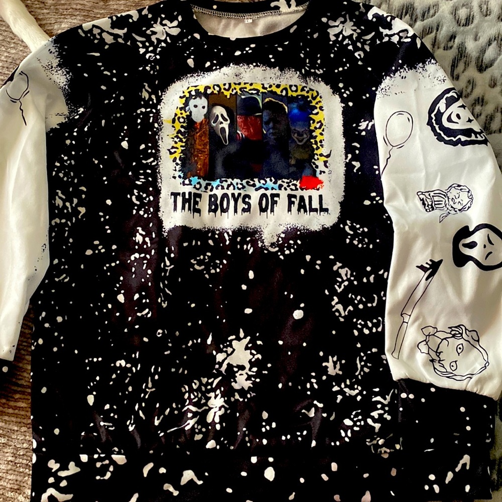 Never too late for Halloween swag! NEW Large Women’s Crew Sweatshirt